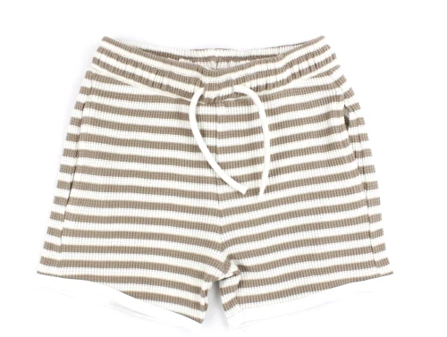Lil Atelier mocha meringue/coconut milk stribede shorts